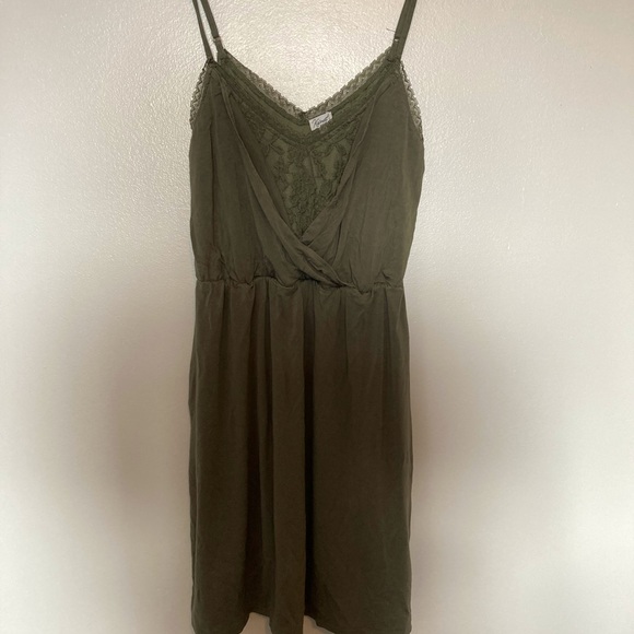 Kismet Dresses & Skirts - 🍃 Green Cross Front Sun Dress